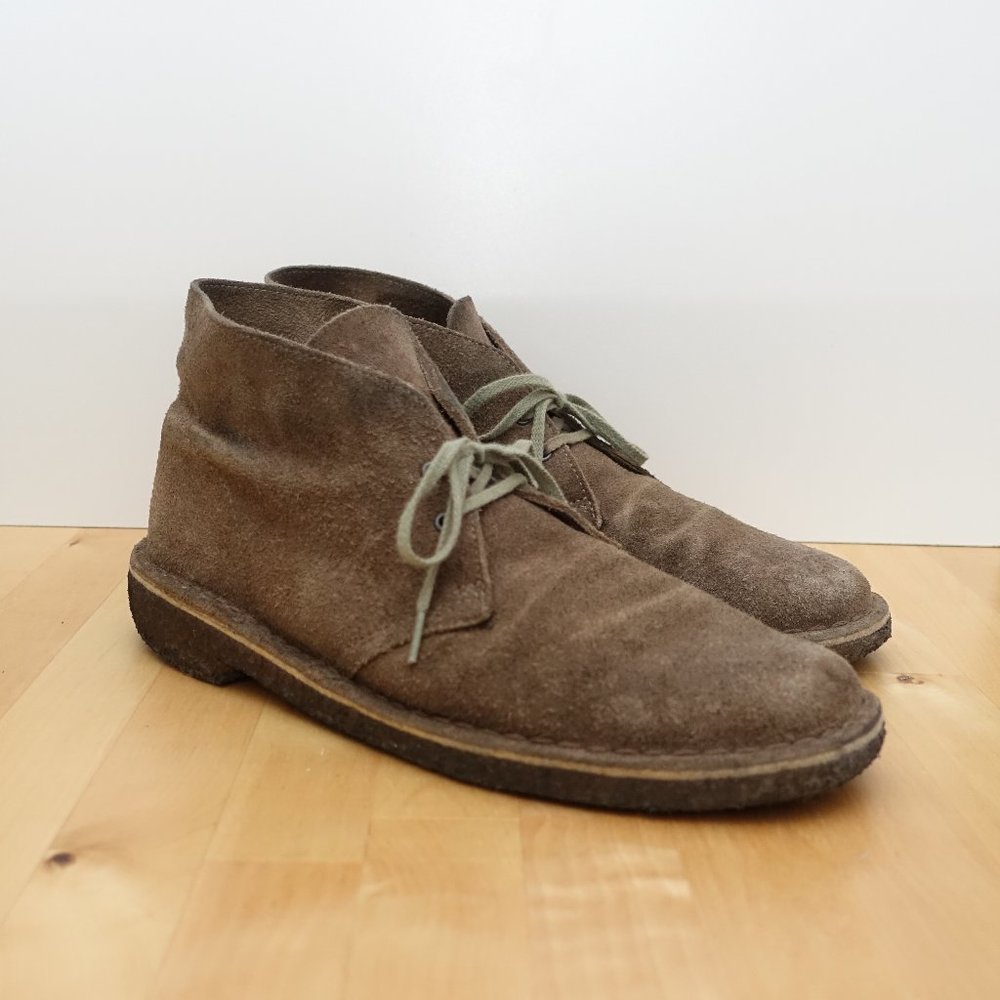 Clarks Desert Bushacre Boot Men's Size 9 in Distressed Taupe Suede